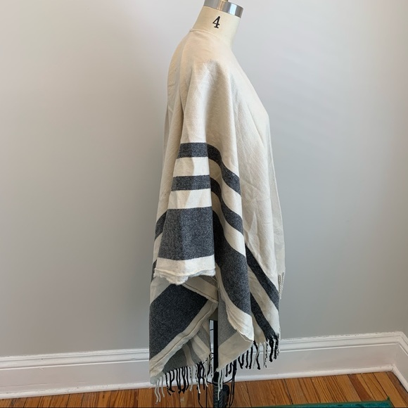 ASOS Stripe Blanket Cape - Picture 4 of 8